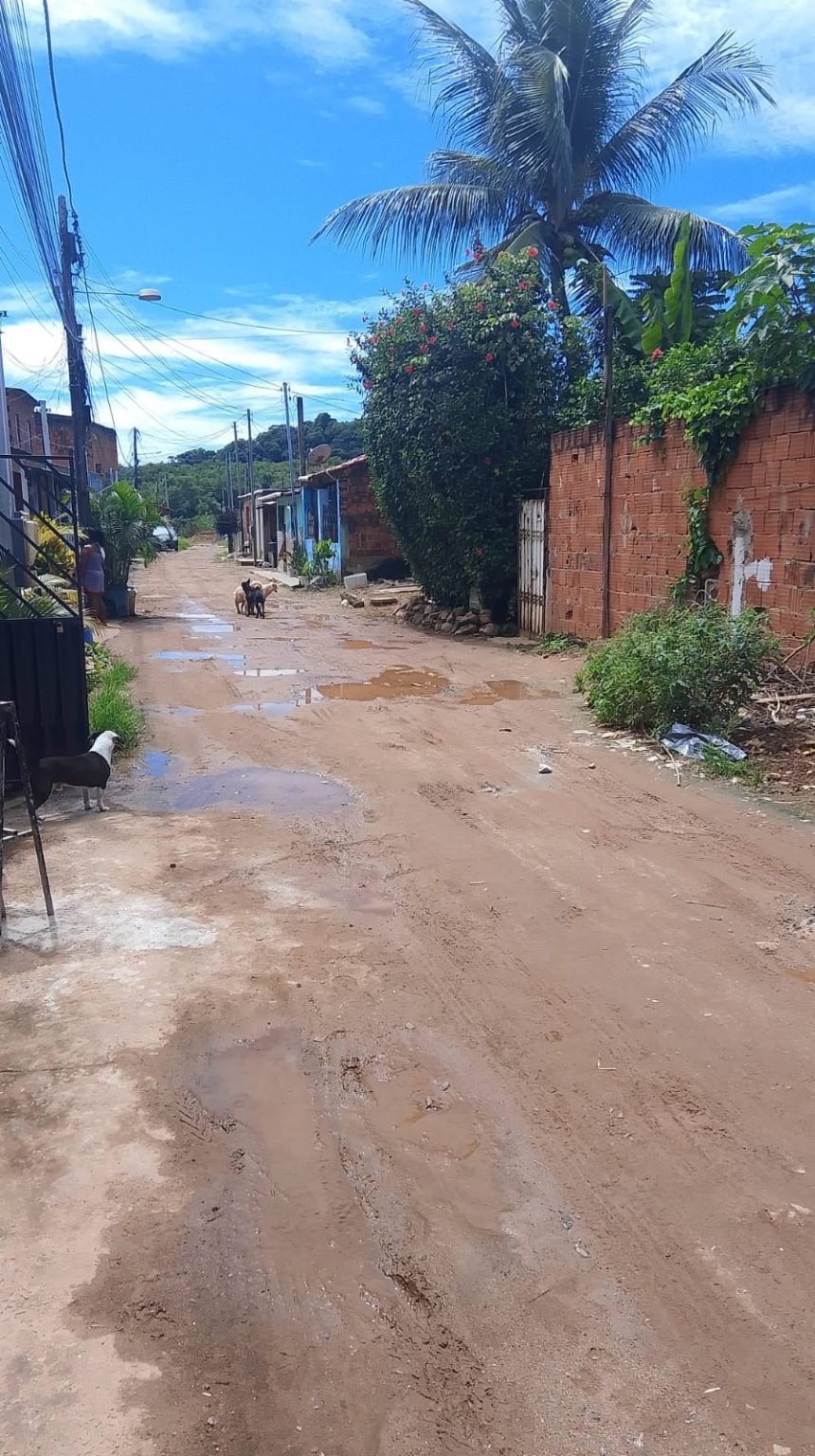APÓS ANÚNCIO DE OBRAS NA AVENIDA PAULO SOUTO, MORADORES DA RUA PITÁGORAS COBRAM ATENÇÃO EM ILHÉUS