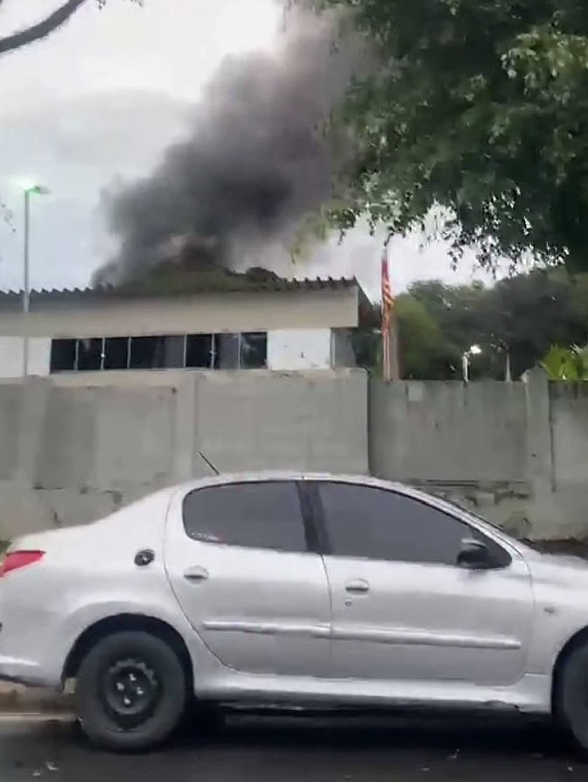 Chamas em subestação da Neoenergia Coelba provocam pânico e mobilizam bombeiros em Ilhéus