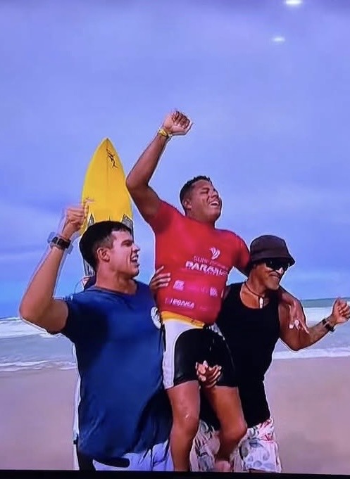 Ilheense  Djackson Santos,Tricampeão nas ondas, gigante na vida
