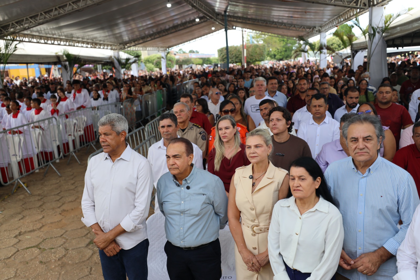 Jerônimo Rodrigues participa da festa da padroeira e prestigia tradicional vaquejada em Santa Rita de Cássia